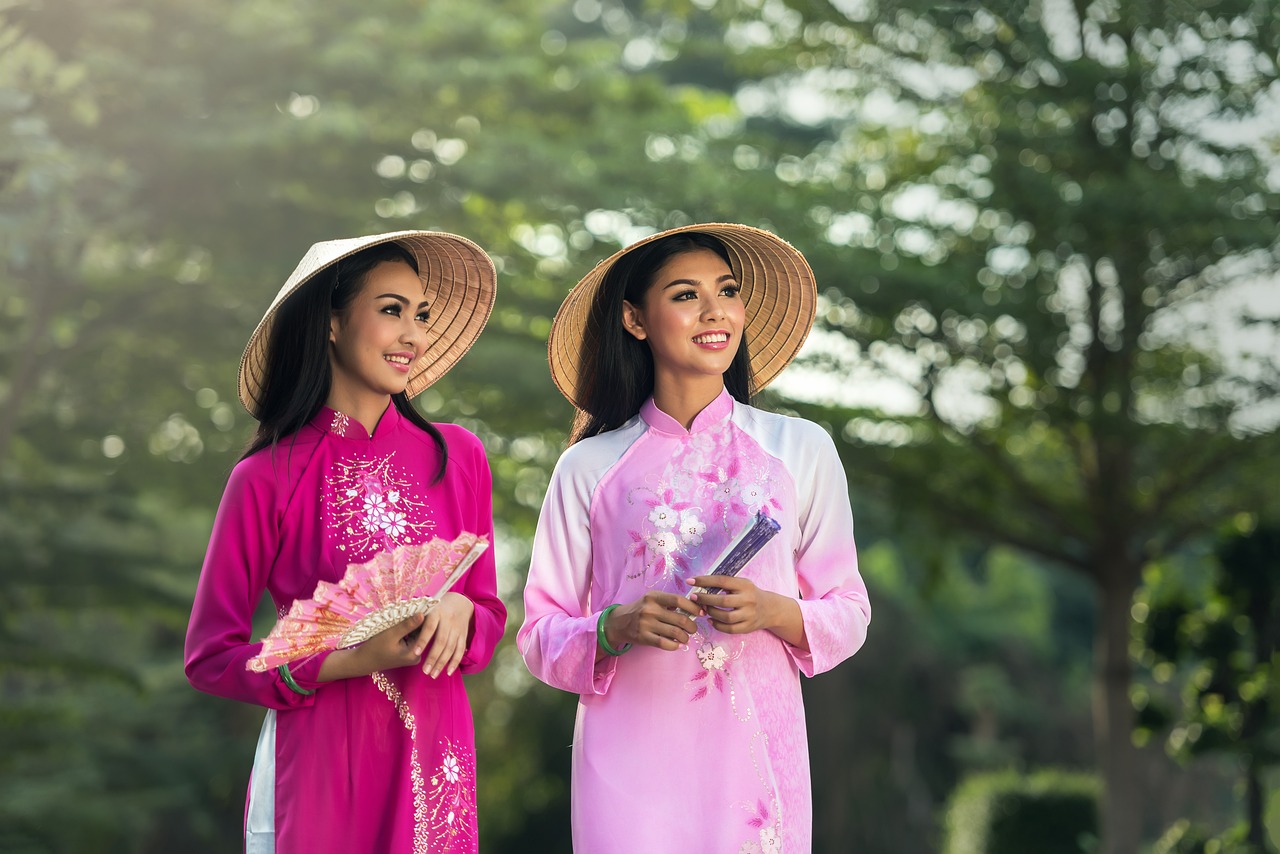 entdecken sie die neuesten trends der damenmode! von eleganten kleidern über lässige alltagsoutfits bis hin zu stilvollen accessoires – finden sie ihren perfekten look und zeigen sie ihren persönlichen stil.