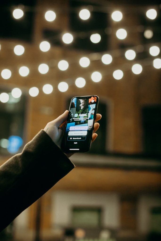 Person mit Smartphone