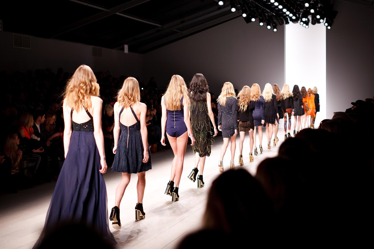 entdecken sie die neuesten trends und modestile in der welt der fashion. von lässiger alltagskleidung bis hin zu eleganten abendoutfits – finden sie ihre individuelle stilrichtung und bleiben sie modisch up-to-date!